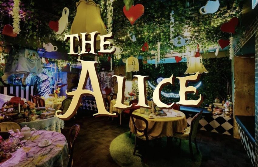 Immersive Alice in Wonderland